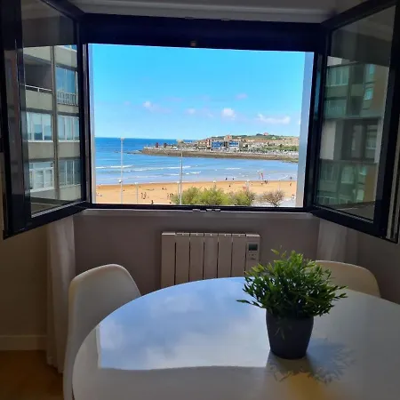 116a - 6 Personas En Plena Playa De * Gijon